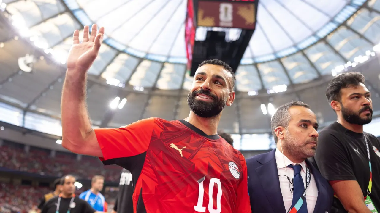 أسطورة ليفربول يرشح خليفة مفاجئًا لمحمد صلاح